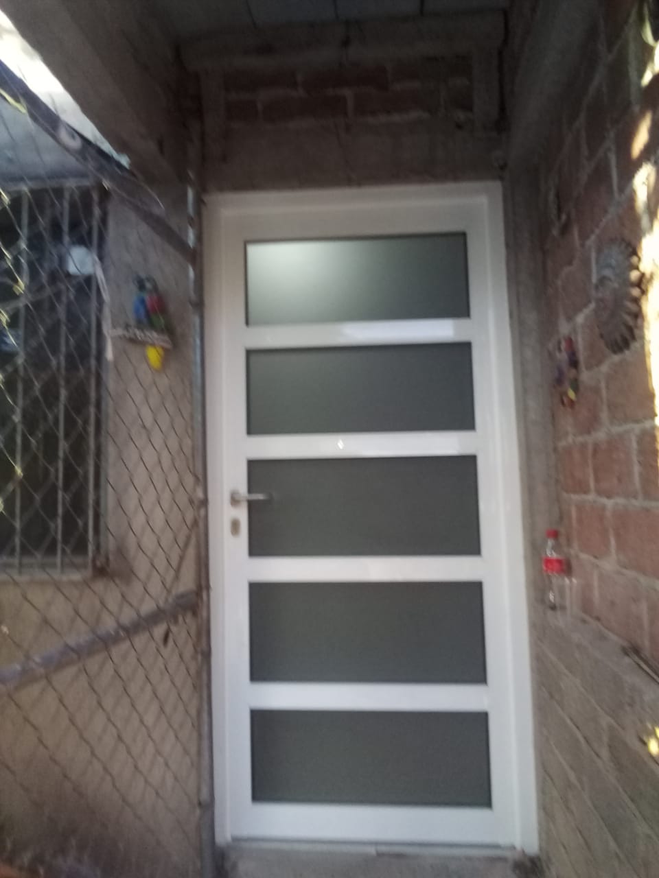 Puerta de Aluminio Blanco de 5 Secciones con Cristal Satinado - Uldalum León Gto