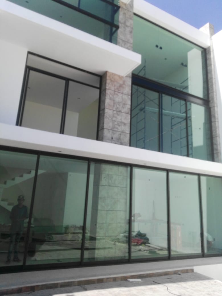 Ventanales Panorámicos de Piso a Techo en Residencia - Uldalum León Gto